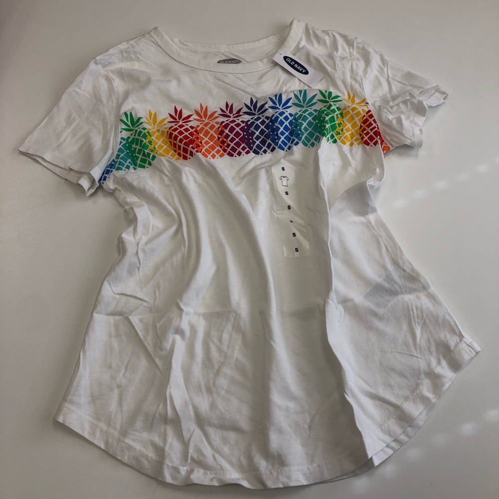 Super cute summertime pineapple tee shirt